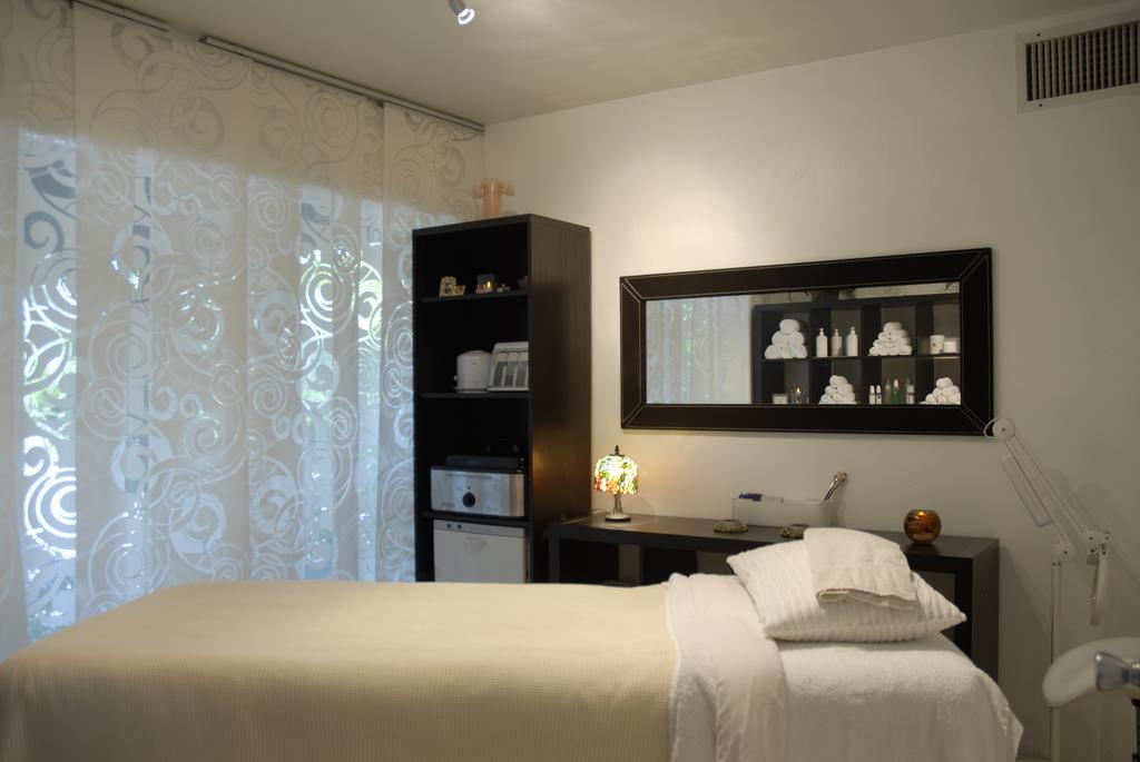 The Cabanas Guesthouse & Spa - Gay Resort Catering To Gay Men Oakland Park Exteriör bild