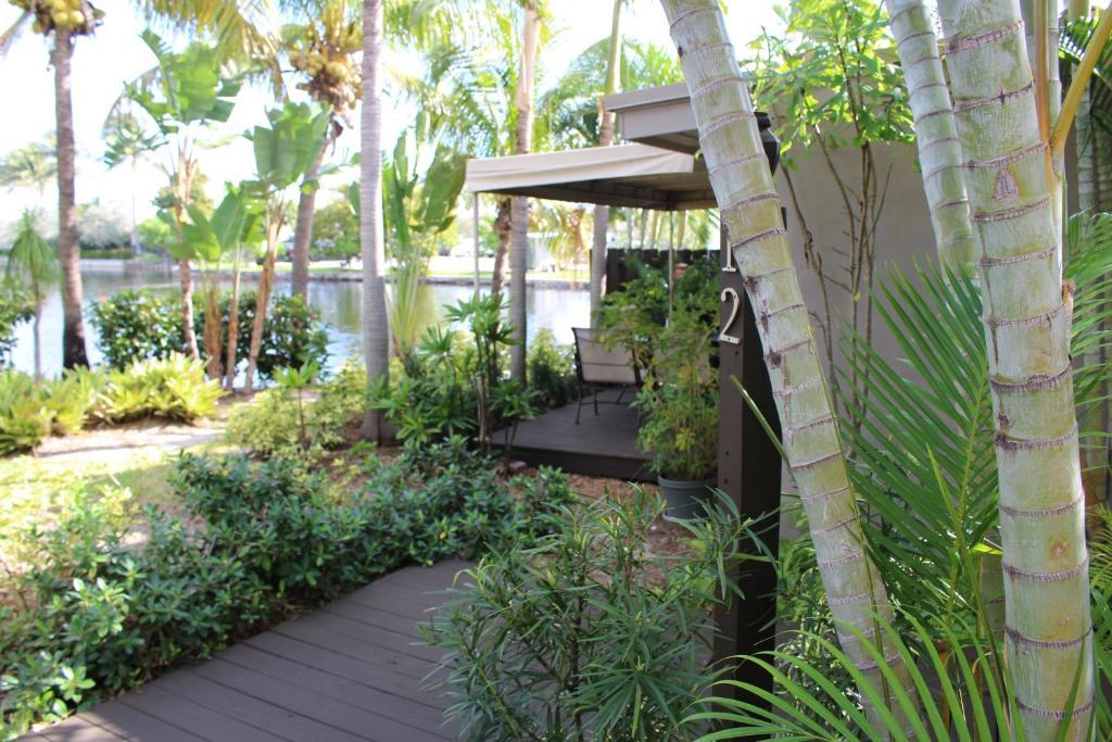 The Cabanas Guesthouse & Spa - Gay Resort Catering To Gay Men Oakland Park Exteriör bild